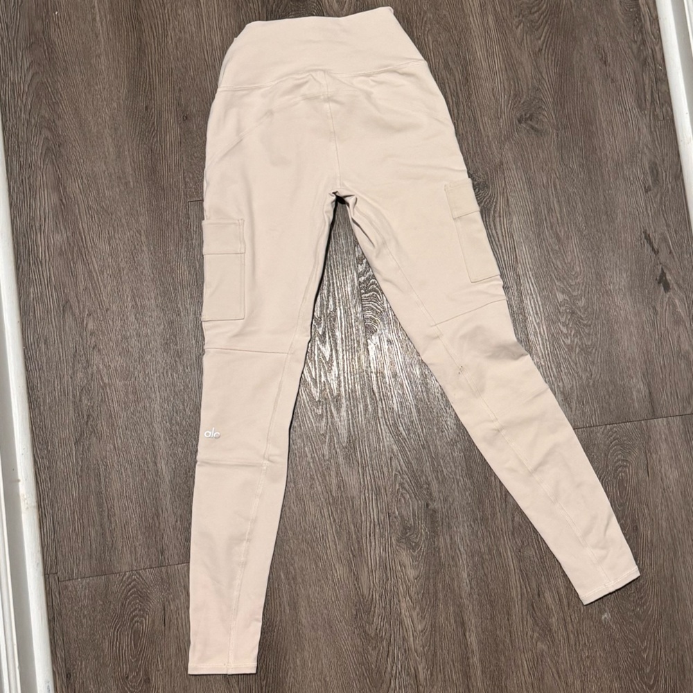 Alo Yoga High Waisted Cargo Leggings